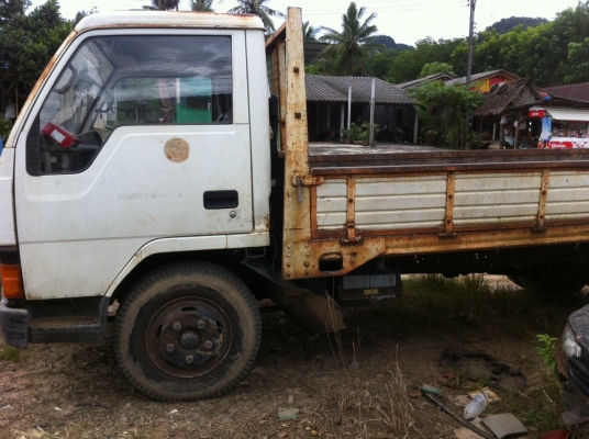 ขายรถหกล้อกลางวิ่งแค่ 110000  กิโลเอง