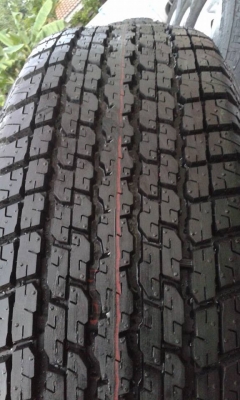 ล้อแม็กป้ายแดง dmax 17" ยาง bridgestone dueler h/t 840 255/65r17 ยางมีตุ่มและสีที่หน้ายางทุกเส้นครับ ยางผลิตปี 14 ชุดละ 22,900 บาทครับ สนใจติดต่อเล็กคลองสามครับ 081-3747940