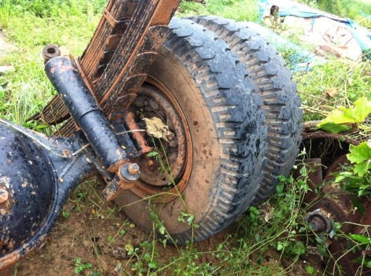 ขายชว่งล่างติดแหนบ หน้า หลัง ยาง900 HINO FF  ราคา 50000 บาท ไม่เอาล้อ 40000