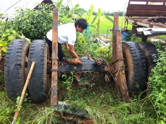 ขายชว่งล่างติดแหนบ หน้า หลัง ยาง900 HINO FF  ราคา 50000 บาท ไม่เอาล้อ 40000