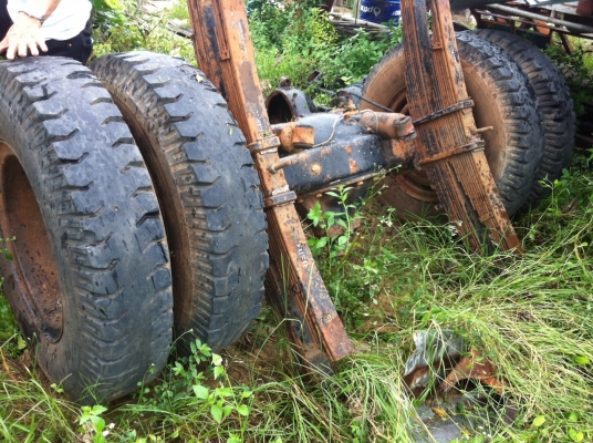 ขายชว่งล่างติดแหนบ หน้า หลัง ยาง900 HINO FF  ราคา 50000 บาท ไม่เอาล้อ 40000