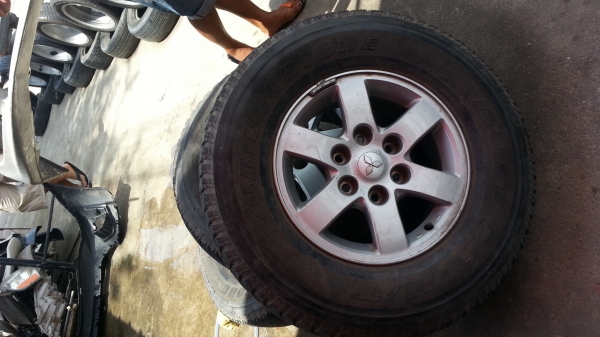 ล้อPajero มียางสามเส้น