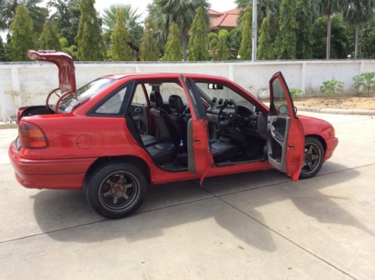 ขายรถโอเปิ้ล แอสตร้า ปี 94 วางเครื่องโตโยต้า 4A-FE 1.6 หัวฉีด เกียร์ออโต้ ติดแก๊ส LPG เพาเวอร์ ภายในเบาะหนัง พวงมาลัยก้านยก เกจ์วัด4ตัว วิทยุCD สีเงา มีริ้วรอยการใช้งาน แม็ก15 หลัง8" รถขับดี พร้อมใช้