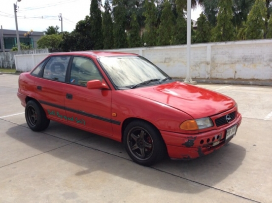 ขายรถโอเปิ้ล แอสตร้า ปี 94 วางเครื่องโตโยต้า 4A-FE 1.6 หัวฉีด เกียร์ออโต้ ติดแก๊ส LPG เพาเวอร์ ภายในเบาะหนัง พวงมาลัยก้านยก เกจ์วัด4ตัว วิทยุCD สีเงา มีริ้วรอยการใช้งาน แม็ก15 หลัง8" รถขับดี พร้อมใช้