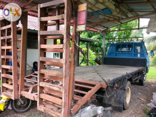 ขายรถเทรลเลอร์KS110แรง เครื่องดี แคชซีสวย ยางดี ภายในสวย มีเครื่องเสียง มีบันไดขึ้นรถเกี่ยว มีคอกข้างเสริม เอกสารพร้อมโอน โทร 090-8588220คุณนะ ID:narong498 หรือ www.truck.in.th/498