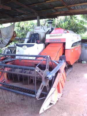 ขายรถเกี่ยวข้าว KUBOTA DC60 สภาพสวยพร้อมใช้งาน เครื่องดีปี51 ช่วงล่างเต็ม พร้อมลงงานได้เลย สนใจโทร 090-8588220คุณนะ ID:narong498 หรือ www.truck.in.th/498