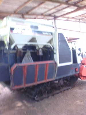 ขายรถเกี่ยวข้าว KUBOTA DC60 สภาพสวยพร้อมใช้งาน เครื่องดีปี51 ช่วงล่างเต็ม พร้อมลงงานได้เลย สนใจโทร 090-8588220คุณนะ ID:narong498 หรือ www.truck.in.th/498