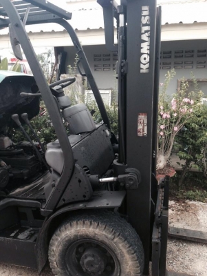 โฟคลิฟ 2.5ตันเครื่่องดีเซลเก่าญี่ปุ่น 195000 เท่านั้น โคมัสสุ FD 25-12