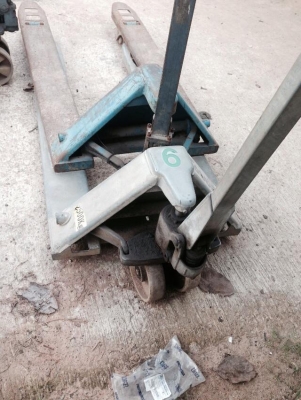 ราคาถูกครับ ลิฟลากของ ขนาด 2.5 ตัน ขายเหมายกกองครับ ตัวละ2500บาท