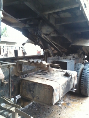 เมื่อก่อนเครื่อง210 แต่ปัจุบันได้เปลี่ยนเครื่อง 240สิบล้อพ่วงแม่ลูก ลูก3คาน คัสซี่สวย เครื่องดี สีตามสภาพ ไม่มีผุ