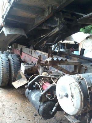 เมื่อก่อนเครื่อง210 แต่ปัจุบันได้เปลี่ยนเครื่อง 240สิบล้อพ่วงแม่ลูก ลูก3คาน คัสซี่สวย เครื่องดี สีตามสภาพ ไม่มีผุ