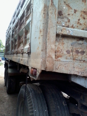 เมื่อก่อนเครื่อง210 แต่ปัจุบันได้เปลี่ยนเครื่อง 240สิบล้อพ่วงแม่ลูก ลูก3คาน คัสซี่สวย เครื่องดี สีตามสภาพ ไม่มีผุ