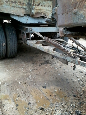 เมื่อก่อนเครื่อง210 แต่ปัจุบันได้เปลี่ยนเครื่อง 240สิบล้อพ่วงแม่ลูก ลูก3คาน คัสซี่สวย เครื่องดี สีตามสภาพ ไม่มีผุ