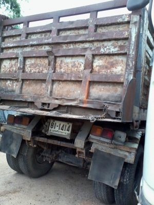 เมื่อก่อนเครื่อง210 แต่ปัจุบันได้เปลี่ยนเครื่อง 240สิบล้อพ่วงแม่ลูก ลูก3คาน คัสซี่สวย เครื่องดี สีตามสภาพ ไม่มีผุ