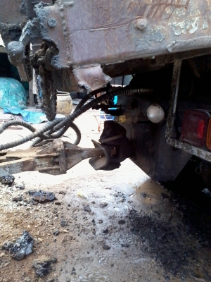 เมื่อก่อนเครื่อง210 แต่ปัจุบันได้เปลี่ยนเครื่อง 240สิบล้อพ่วงแม่ลูก ลูก3คาน คัสซี่สวย เครื่องดี สีตามสภาพ ไม่มีผุ