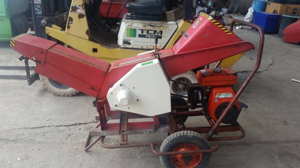 เครื่องย่อยกิ่งไม้มาแล้ว เครื่องย่อยกิ่งไม้มาแล้ว