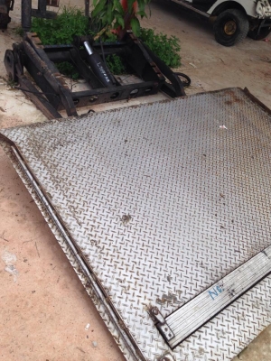 ลิฟใส่ท้ายรถหกล้อสิบล้อ ยกได้1.2ตัน เก่าญี่ป่นอุปกรณ์ครบ มี3ตัว ตัวใหญ่ ใส่สิบล้อ35000บาทใส่หกล้อ 30000บาท ลิฟใส่ท้ายรถหกล้อสิบล้อ ยกได้1.2ตัน เก่าญี่ป่นอุปกรณ์ครบ มี3ตัว ตัวใหญ่ ใส่สิบล้อ35000บาทใส่หกล้อ 30000บาท