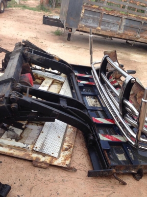 ลิฟใส่ท้ายรถหกล้อสิบล้อ ยกได้1.2ตัน เก่าญี่ป่นอุปกรณ์ครบ มี3ตัว ตัวใหญ่ ใส่สิบล้อ35000บาทใส่หกล้อ 30000บาท