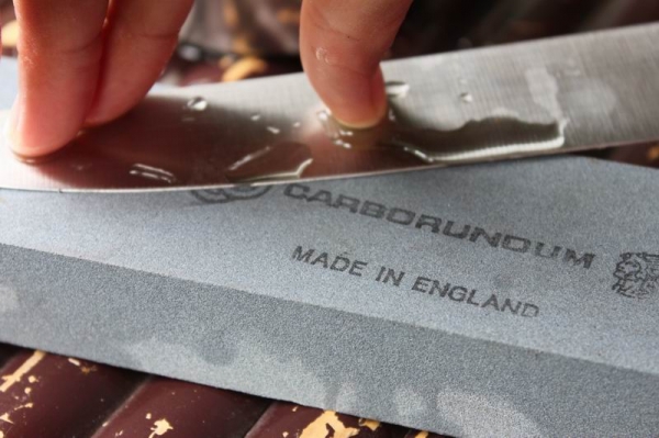 หินลับมีดตราคนป่า MADE IN ENGLAND