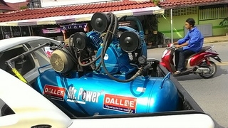 ปั๊มลม  5แรง 3 สูบ  ถัง 260 ลิตร พร้อมมอเตอร์ สภาพใหม่มากๆ พร้อมใช้งานครับ