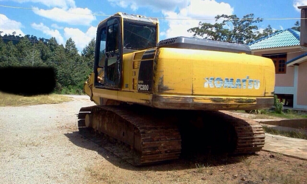 ขายรถแบคโฮ KOMATSU 200-8 ใช้งาน 11,000 ชั่วโมง สนใจโทร 081-9701072 ขายรถแบคโฮ KOMATSU 200-8 ใช้งาน 11,000 ชั่วโมง สนใจโทร 081-9701072