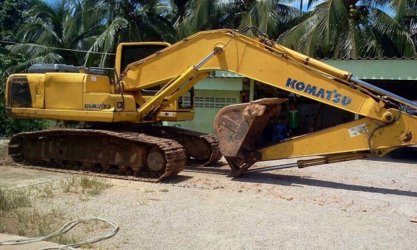 ขายรถแบคโฮ KOMATSU 200-8 ใช้งาน 11,000 ชั่วโมง สนใจโทร 081-9701072