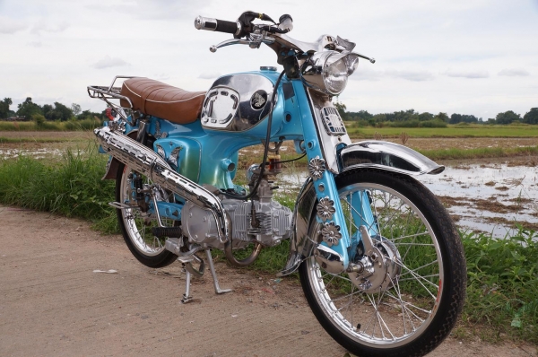 ขาย HONDA C 200 เครื่อง WAVE Z พร้อมทะเบียน เล่มโครง เล่มเครื่อง เลขตรง สภาพตามรูป สวย กริป เครื่องเดิมดีมาก ขับแน่นดี พร้อมใช้ครับ