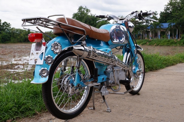 ขาย HONDA C 200 เครื่อง WAVE Z พร้อมทะเบียน เล่มโครง เล่มเครื่อง เลขตรง สภาพตามรูป สวย กริป เครื่องเดิมดีมาก ขับแน่นดี พร้อมใช้ครับ