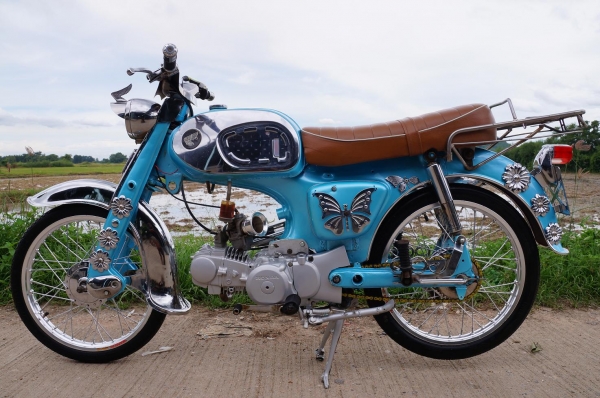 ขาย HONDA C 200 เครื่อง WAVE Z พร้อมทะเบียน เล่มโครง เล่มเครื่อง เลขตรง สภาพตามรูป สวย กริป เครื่องเดิมดีมาก ขับแน่นดี พร้อมใช้ครับ