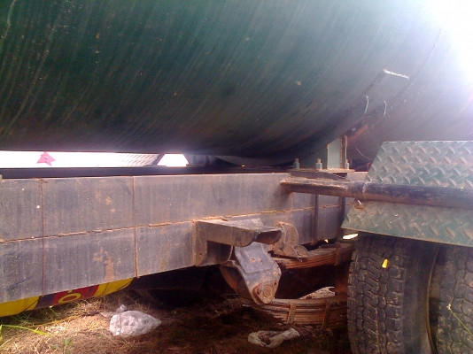 หกล้อ เครืองHINOรถบรรทุกน้ำ สภาพดีพร้อมใช้งาน (ตัวจริงรถสวยสภาพดีมากครับ)ราคา195,000บ บ่มี..เล่มครับ