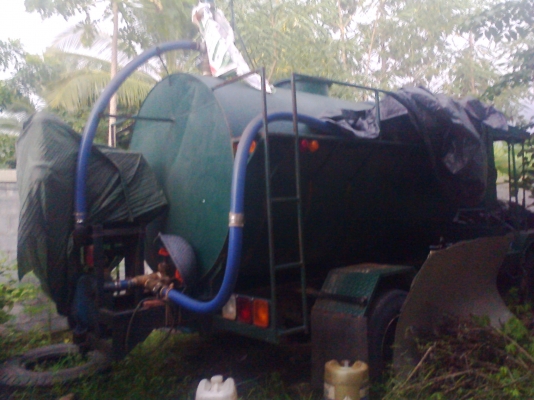 หกล้อ เครืองHINOรถบรรทุกน้ำ สภาพดีพร้อมใช้งาน (ตัวจริงรถสวยสภาพดีมากครับ)ราคา195,000บ บ่มี..เล่มครับ