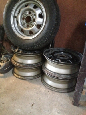 ขาย 1ล้ออะไหลพร้อมยางบริดสโตน 4รู100-114  175-70-13ปี06สภาพใช้ใด้ไม่รั่ว ราคา300บาท  โทร0924462525โส