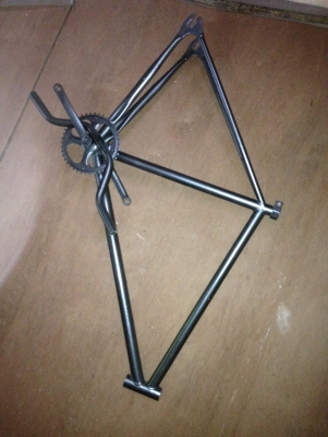 ขาย โครงฟิกเกียร์ มีชุดจานให้หมดเลยตามรูปสภาพดี ราคา1000บาท โทร0924462525โส