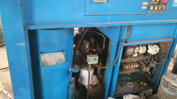 ขายปั้มลม สกรู ไม่แน่ใจ 20หรือ30 HP ยี้ห้อ HANSHIN ประเทศ Korae ใช้งานได้ครับ