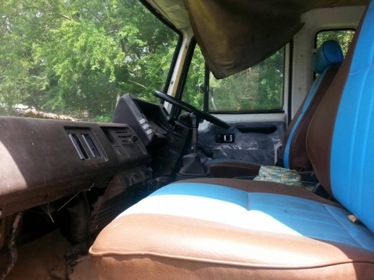 ขายร็อกกี้พื้นเรียบ ยาว6.50เมตร เครื่องดี แคชซีสวย พ.เพาเวอร์ เบรกทิฟฟี่ ภายในสวย สภาพพร้อมใช้งาน เอกสารพร้อมโอน สนใจโทร 090-8588220คุณนะ ID:narong498 หรือ www.truck.in.th/498