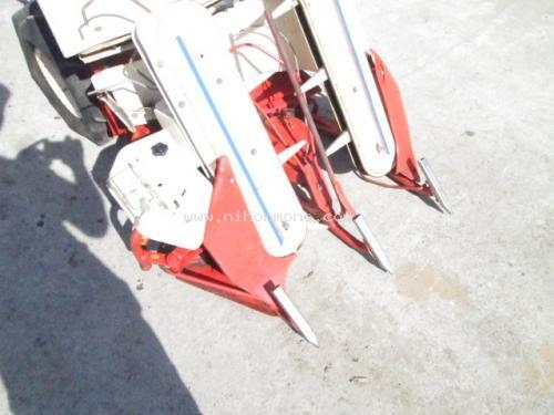 รถเกี่ยวข้าวเดินตาม !!!    YANMAR      YB500   รหัสสินค้า : 14001879    หรือเพิ่มเติมไดที่ www.nihonmono.com