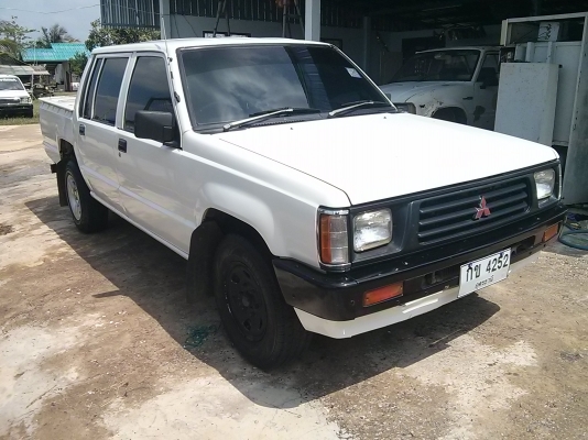 ขาย มิตซู L200 cyclone 4ประตูปี37