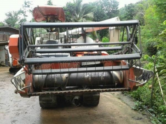 รถเกี่ยว KUBOTA รุ่น DC-68G ปี55 ตีนตะขาบใหม่ 2 เส้น รถเกี่ยว KUBOTA รุ่น DC-68G ปี55 ตีนตะขาบใหม่ 2 เส้น