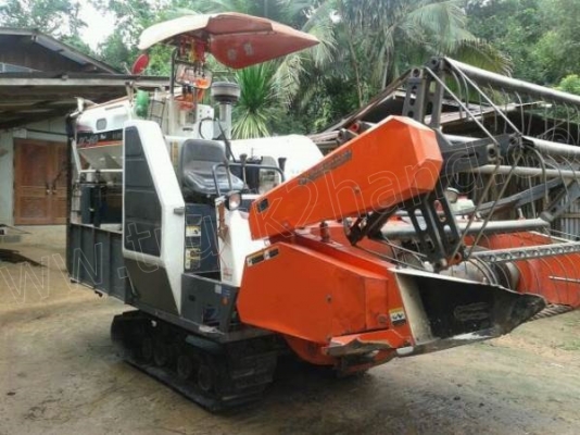รถเกี่ยวข้าว KUBOTA รุ่นDC-60Plus+ ปี 54 ตัวสุดท้ายก่อนที่จะ รุ่น 70