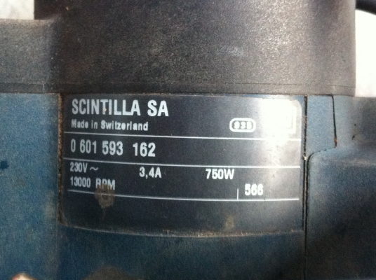 กบไฟฟ้า BOSCH ขนาด 82 มม. ผลิตที่สวิตเซอร์แลนด์  กำลังไฟ 750 W. สภาพสวยมาก ผ่านการใช้งานมาน้อย