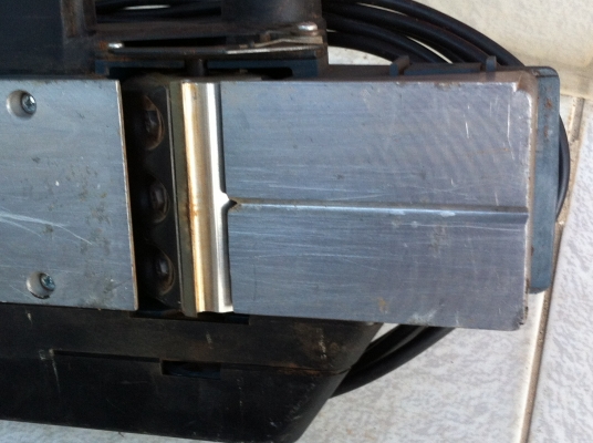 กบไฟฟ้า BOSCH ขนาด 82 มม. ผลิตที่สวิตเซอร์แลนด์  กำลังไฟ 750 W. สภาพสวยมาก ผ่านการใช้งานมาน้อย