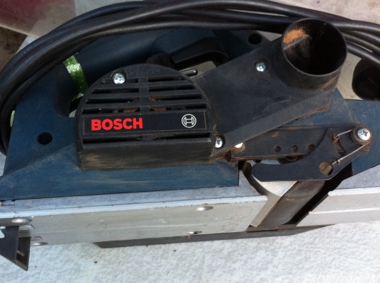 กบไฟฟ้า BOSCH ขนาด 82 มม. ผลิตที่สวิตเซอร์แลนด์  กำลังไฟ 750 W. สภาพสวยมาก ผ่านการใช้งานมาน้อย
