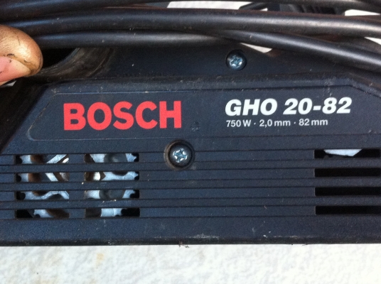 กบไฟฟ้า BOSCH ขนาด 82 มม. ผลิตที่สวิตเซอร์แลนด์  กำลังไฟ 750 W. สภาพสวยมาก ผ่านการใช้งานมาน้อย