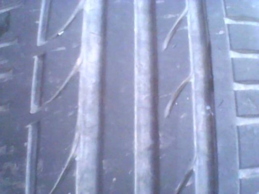 ยาง bridgestone potenza 245  45  19  ปี 11 มี 4 เส้น 5000 บาท