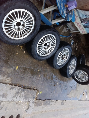 แม็ก ce28 17" กว้าง8 5/114 ยาง215/45 ปี12