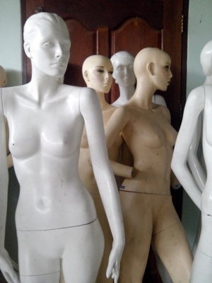 ขายหุ่นโชว์เสื้อผ้าไฟเบอร์ สภาพสมบูรณ์ พร้อมใช้