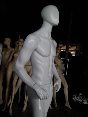 ขายหุ่นโชว์เสื้อผ้าไฟเบอร์ สภาพสมบูรณ์ พร้อมใช้