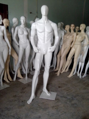 ขายหุ่นโชว์เสื้อผ้าไฟเบอร์ สภาพสมบูรณ์ พร้อมใช้