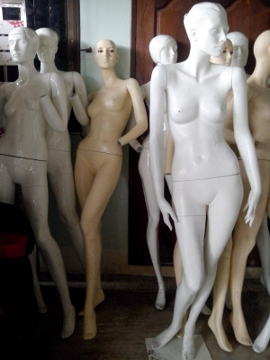 ขายหุ่นโชว์เสื้อผ้าไฟเบอร์ สภาพสมบูรณ์ พร้อมใช้