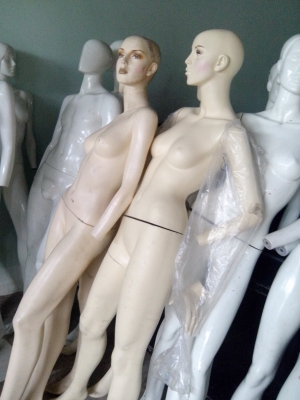 ขายหุ่นโชว์เสื้อผ้าไฟเบอร์ สภาพสมบูรณ์ พร้อมใช้